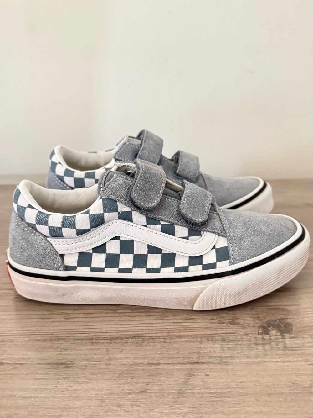 Vans Kids Old Skool Checkerboard Velcro Sneakers Size 2.5 worn only 2 times - Picture 4 of 7